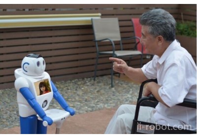 陪伴家人的家居智能机器人